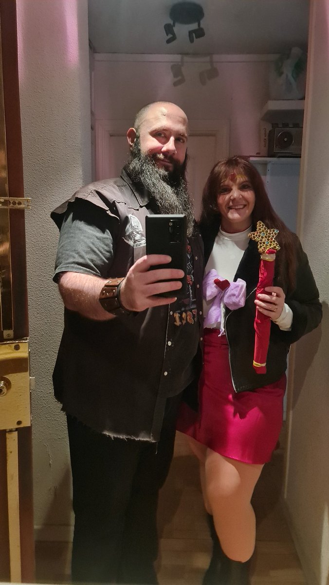 Hoy toca estar en la Japan Weekend 🤓☝️
Ya me he gastado una pasta entre 💸:
🔶️ Dragon Ball
🔶️ Berserk
🔶️ Temática Vikinga
Sigamos disfrutando de nuestras aficiones mientras tanto 😃
#japanweekendMadrid 
#JapandWeekend 
#DragonBall #Berserk