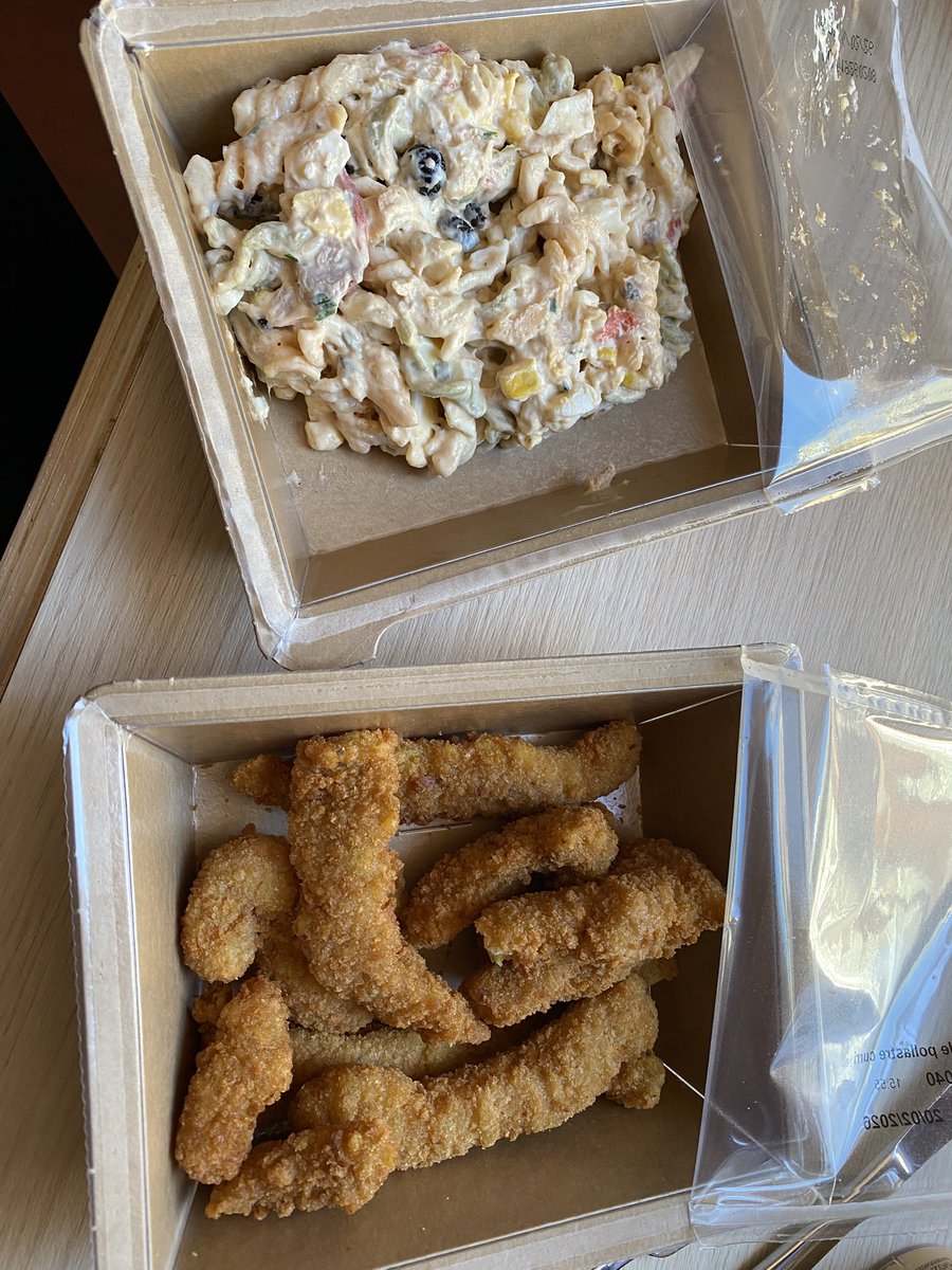 1/2 A casa menjàvem sa o bo. A l’aparthotel teníem una mini cuina i ens podíem fer cosetes. Ara només puc menjar fred. Si ens haguessin ofert la solució d’una habitació en pis compartit d’un bon inici no estaríem així. 
NO ELS HO PERDONARÉ MAI!