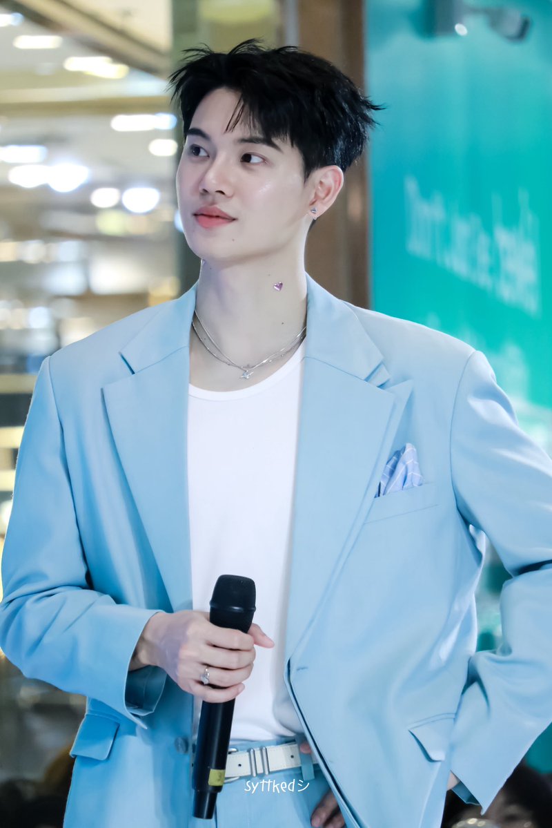 หล่อแบบเอาตายอ่ะ !!  เหมือนโดนมัดฮุกเข้าที่หน้าเต็มๆอ่ะ หยิ่นหล่อขนาดนี้ได้ไงอ่ะ  
#yinyin_anw