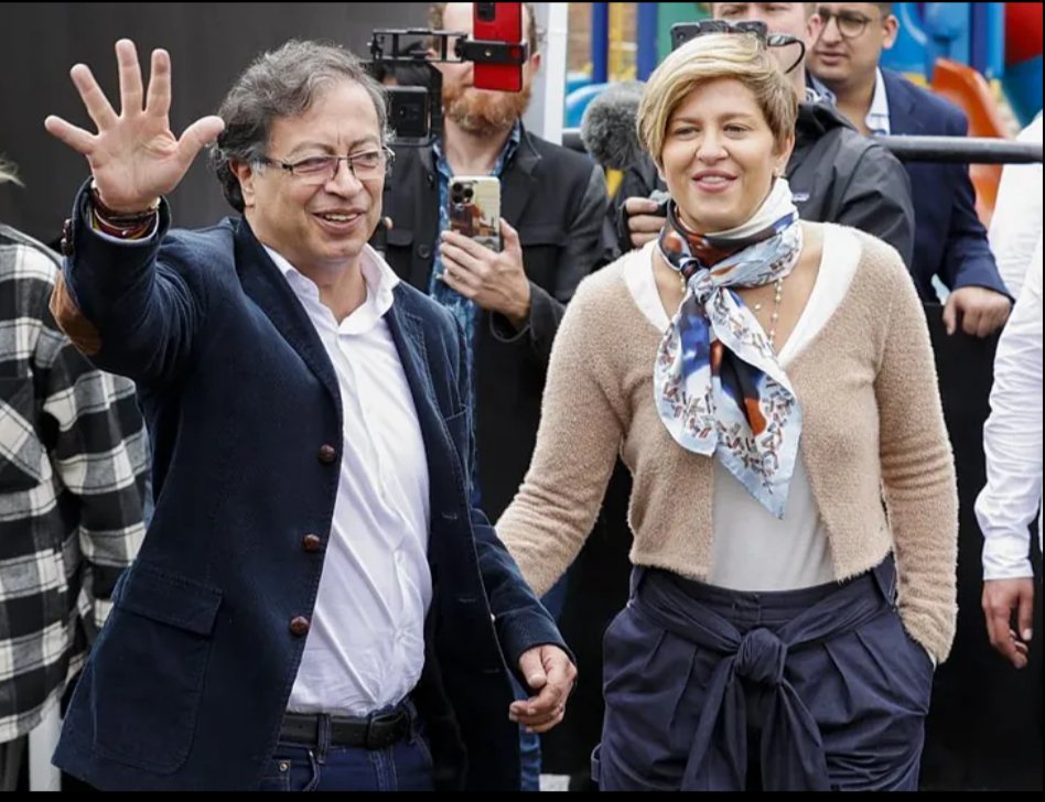 Estos dos deben terminar en la cárcel como Nicolás Maduro y Ciliar Flórez . No hay derecho a tanto descalabro financiero mientras la gente muere de hambre, por falta de salud y por tragedias como la de Montería.