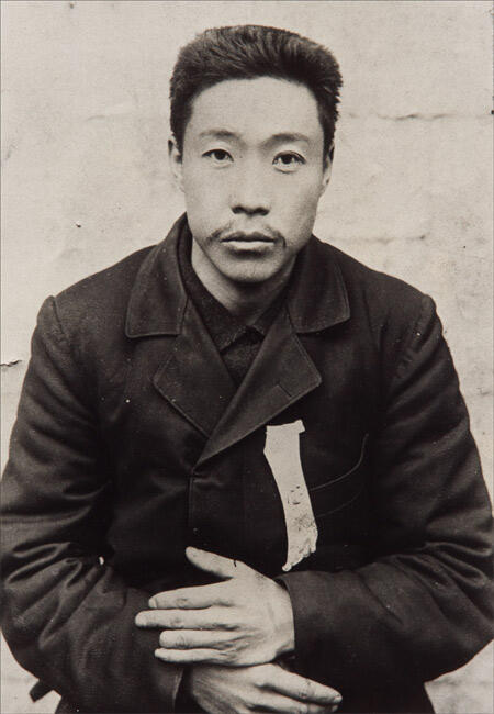 2월 14일은 기억해야 할 
안중근 의사 사형선 고일.

안중근 의사가 일제로부터 사형을 
선고받은 날은 1910년 2월 14일 입니다.

하얼빈 거사: 1909년 10월 26일 
사형 선고일: 1910년 2월 14일
사형 선고지: 뤼순 고등법원
순국일(집행일): 1910년 3월 26일

오늘의 기록