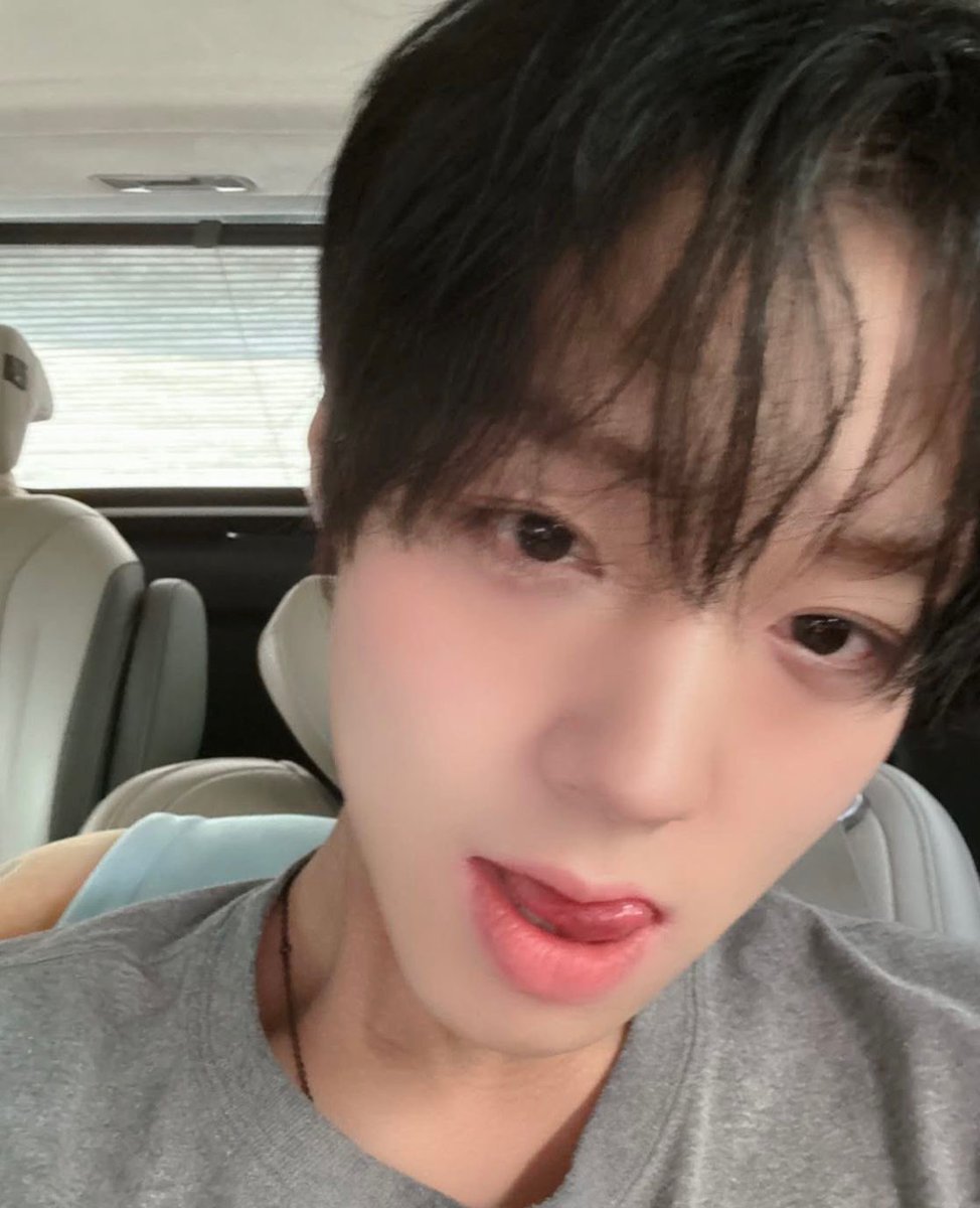 단종오빠 셀카폼 미쳤네