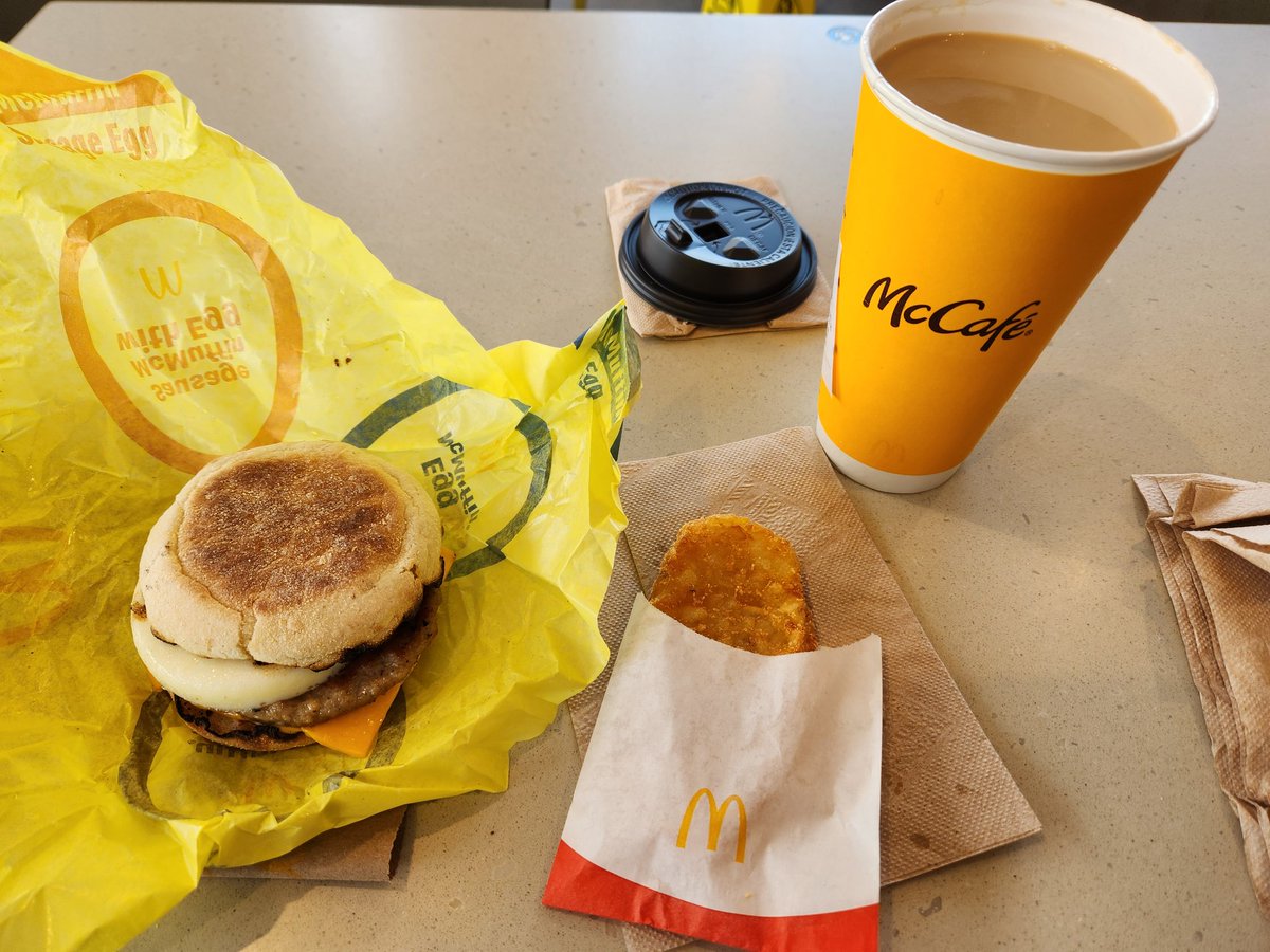 JohnLukeNYC's tweet image. #BreakfastTime At @McDonalds #ExtraValueMeal Yummy 😋