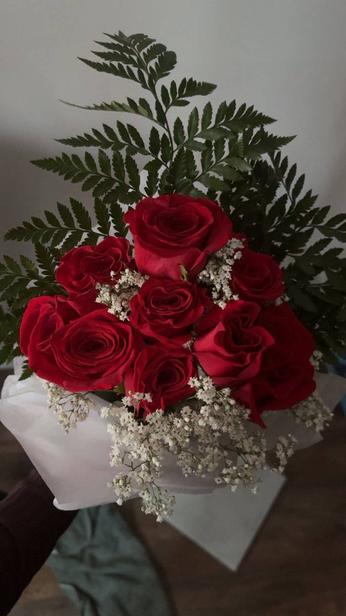 i know people be shitting on roses for valentine’s day but it’s what i wanted this year :)