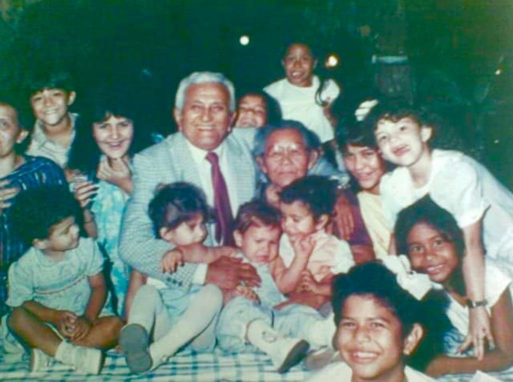 110 Años de Luz Eterna

El 14 de febrero de 1916 nació, en la población de La Unión, municipio Arismendi del estado Barinas, una niña destinada a sembrar amor en la tierra y esperanza en el corazón de los suyos: Cristina de Jesús Parra Guillén.

Hoy, al cumplirse 110 años de su