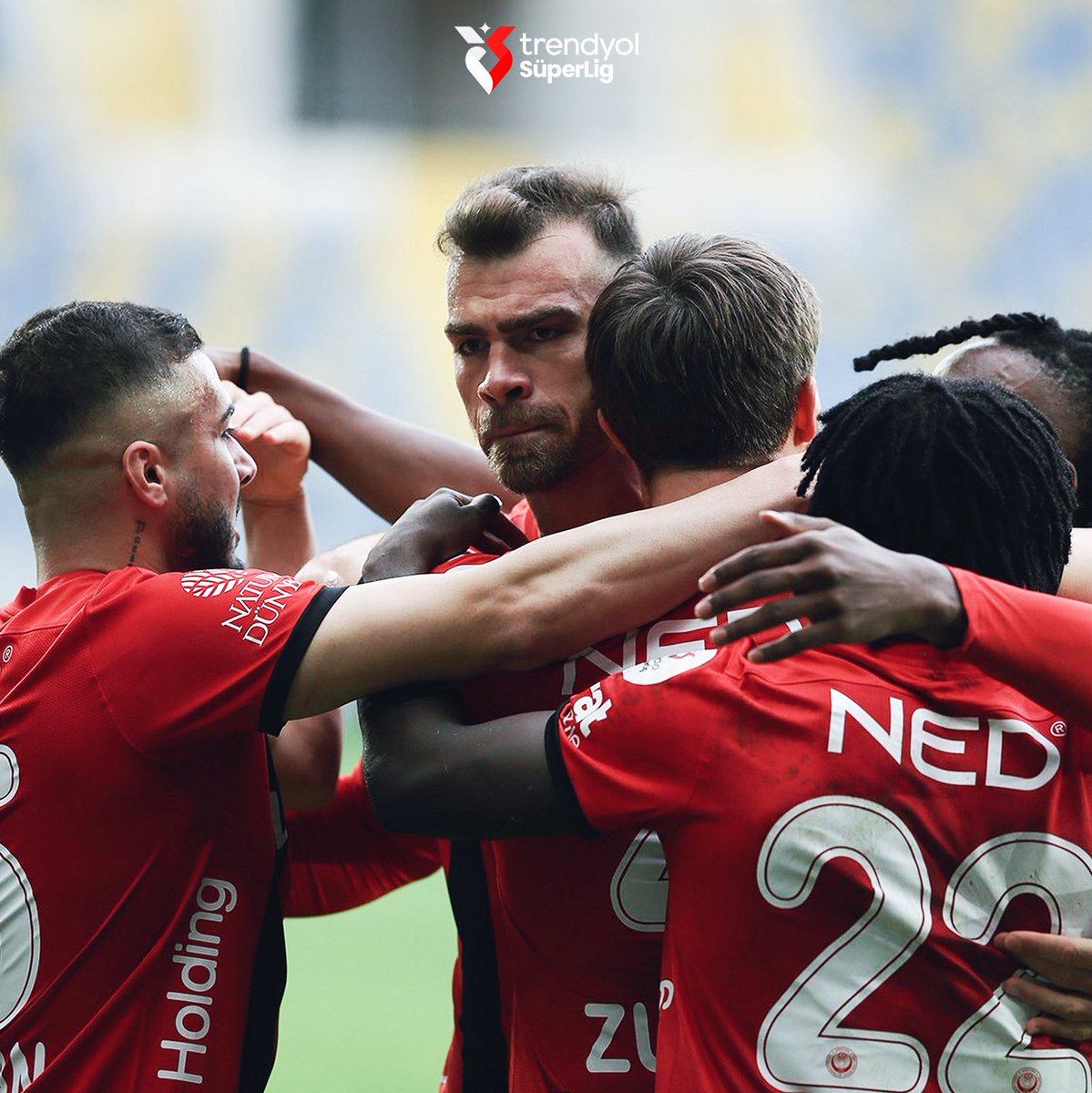 superlig's tweet photo. Ev değil, kale… Ankara Kalesi 🏰
✅ 2-1 #BFK
✅ 3-0 #FKG
✅ 4-3 #TS
🤝 1-1 #SAM
✅ 2-1 #GFK
🤝 2-2 #ÇRS
#TrendyolSüperLig I #FutbolaAşığızKüfüreKarşıyız https://t.co/5bmetpQAZZ