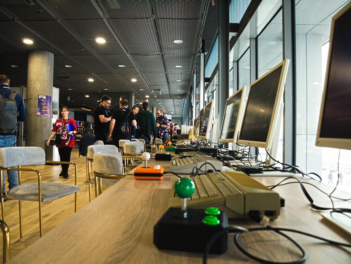 retrokomp's tweet photo. 👋 Serdecznie zapraszamy do Strefy Retro na Festiwalu Remcon 2026.

🕹 W tym roku mamy naprawdę masę ciekawego sprzętu. Do obejrzenia jest również legendarny komputer MERA 400.

🗺 Szukajcie nas na korytarzu centrum konferencyjnego na I piętrze. https://t.co/ZOMdjTrdY7