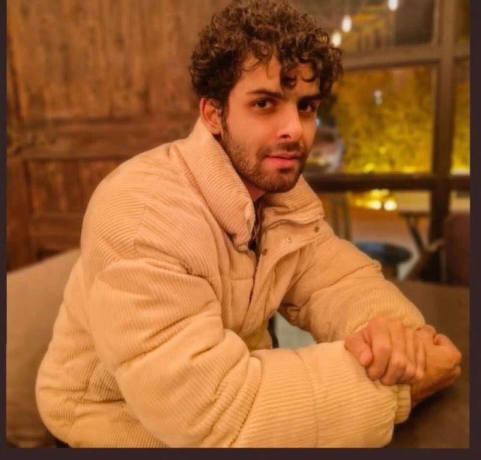 Afra_jk_13's tweet photo. 🆘 URGENT: #Ilia_Ben_Rashid 🆘
در خطر جدی اعدام 
#ایلیا_بن_رشید واقعا جونش در خطره 
این پسر سرپرستی نداره، باید خانوادش باشیم
لطفاا صداش باشید و نشر بدیددد https://t.co/3zYok3X7AO