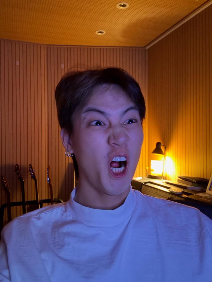 เค้าหล่อ แต่เค้าแปลก5555
#JAYB <a href="/jaybnow_hr/">JAY B</a>