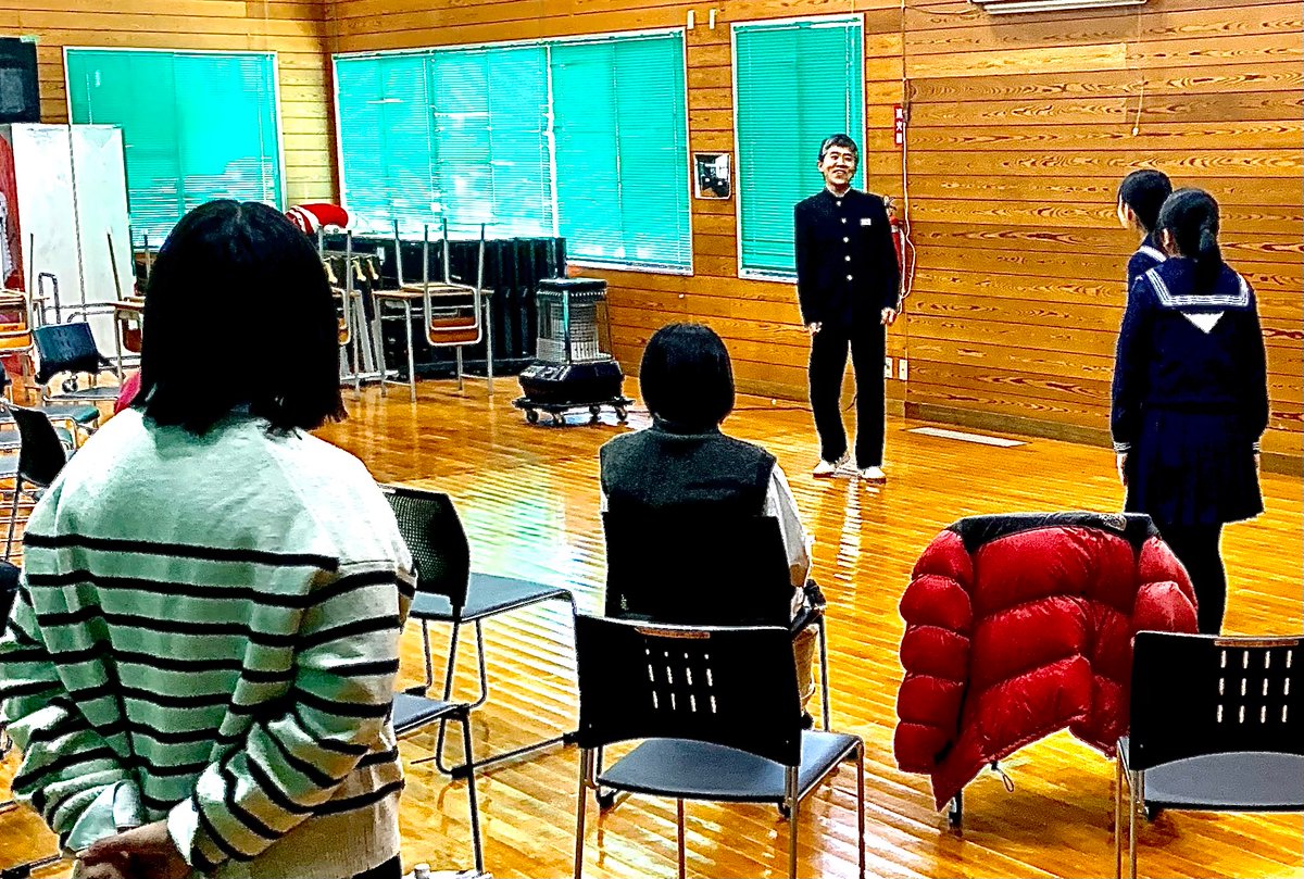 yappeshi_'s tweet photo. 明日2/15(日)のミニ公演に向けて、その先の本公演を見据えての稽古を終えました！数カ所抜粋してのミニ公演です！世代を超えて交えて結集して一つの高校時代に現れちゃいます！
＃北上市　＃北上市民劇場　#口内 https://t.co/vgiDbLOFN2