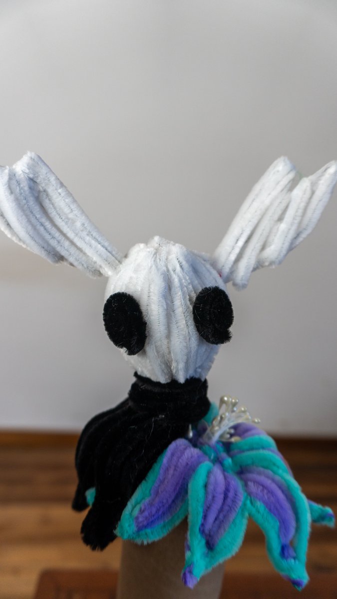 Grawney1's tweet photo. Una amiga hizo al caballerito con limpia pipas. Le quedo muy bonito. 😍😍😍

#hollowknight #DIY https://t.co/PoRwS6FFj7