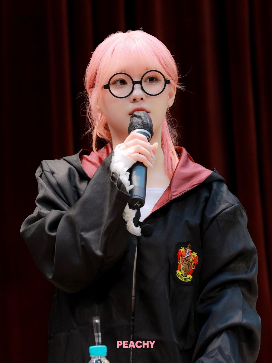 ᴘᴇᴀᴄʜʏ tweet media