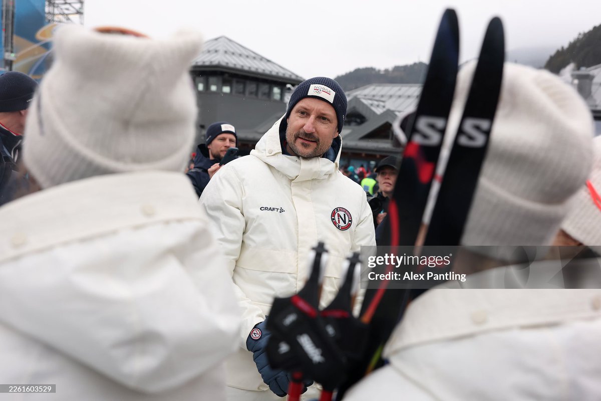 Crown Prince Haakon attended the women’s 4 × 7.5 km relay and the men’s large hill ski jumping events in Val di Fiemme.

📸Alex Pantling // Getty Images