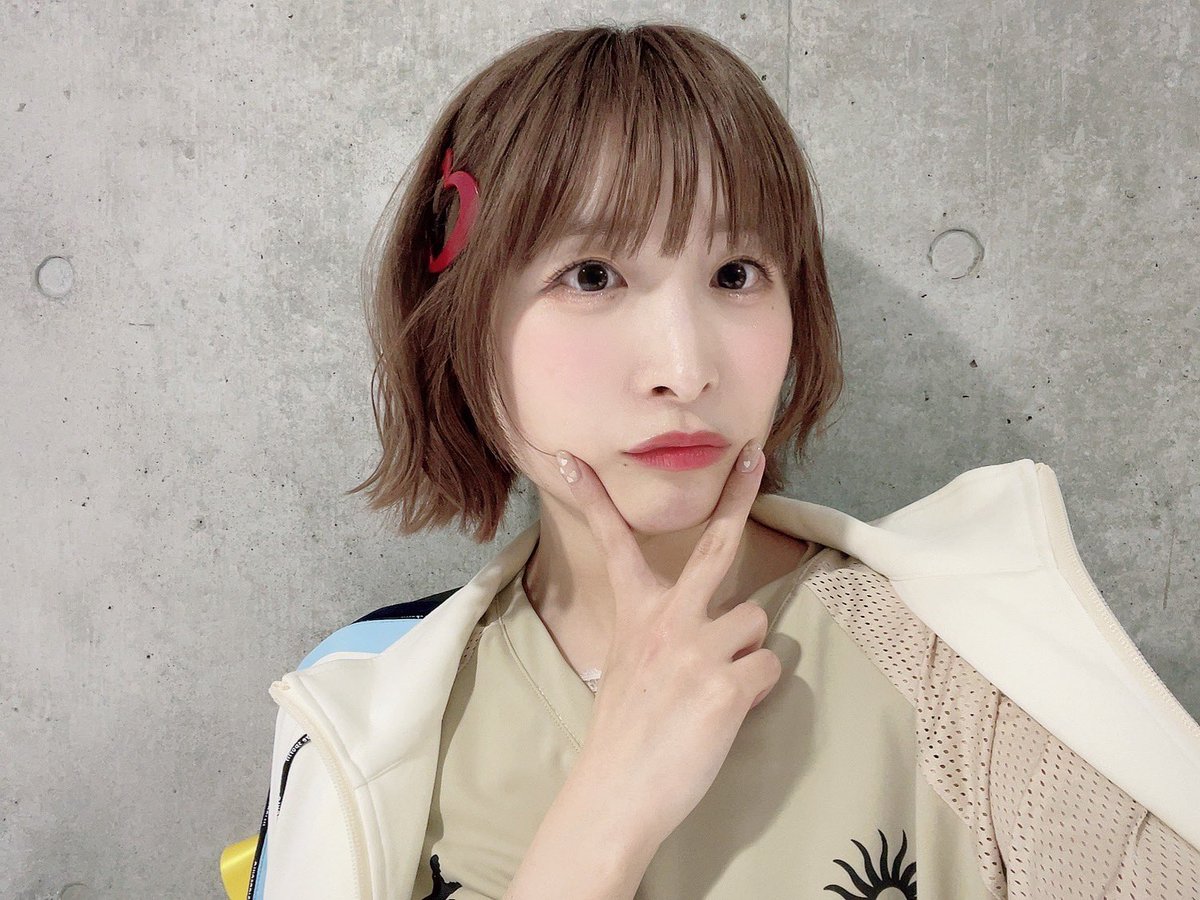 ozawa_rena's tweet photo. #シャニマス大感謝祭_day1

ありがとうございました！！

ガチで1位を狙っていたので、悔しい〜〜！！！

だけど、プロデューサーさんの「がんばれ」の声援、届いてましたよ✨

明日はMVPめざして(そんな枠はない)、はるきと頑張ります🌼 https://t.co/lFQwXgzTqK
