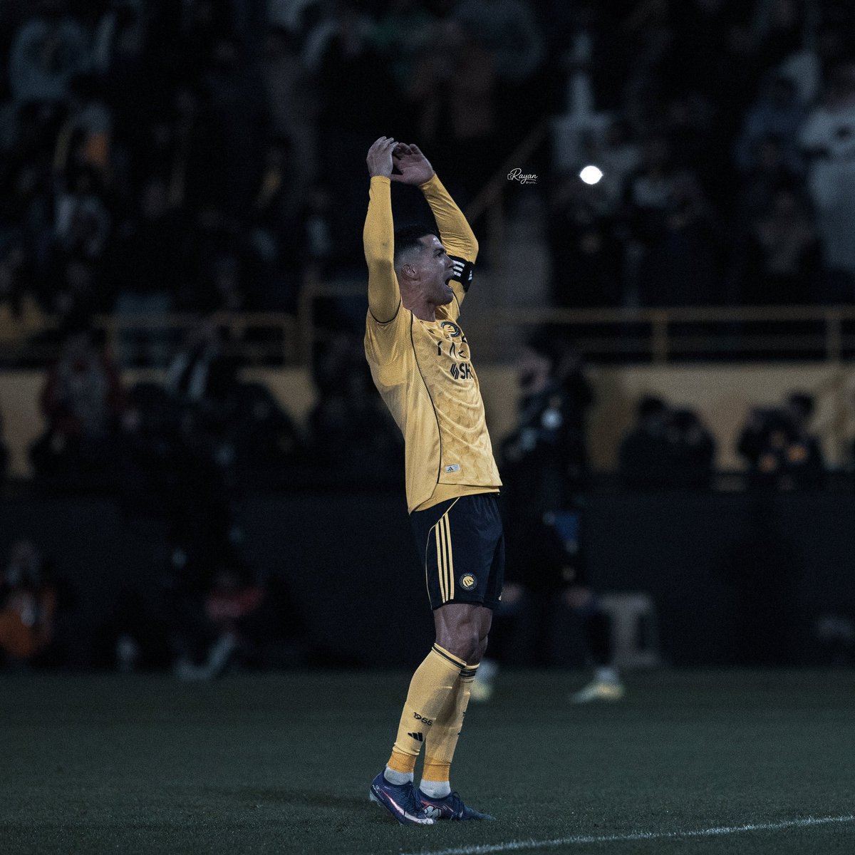 أفضل لاعب ورياضي في التاريخ وأكثر من سجل على الإطلاق (961) يلعب كرة قدم اليوم