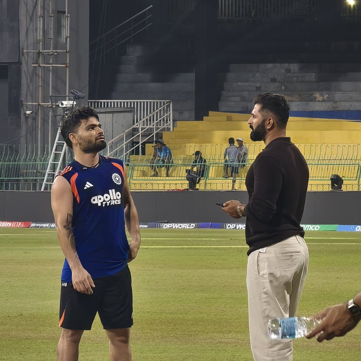 Abhishek Nayar meets Rinku Singh ahead of #INDvPAK.

📸: Subhayan Chakraborty