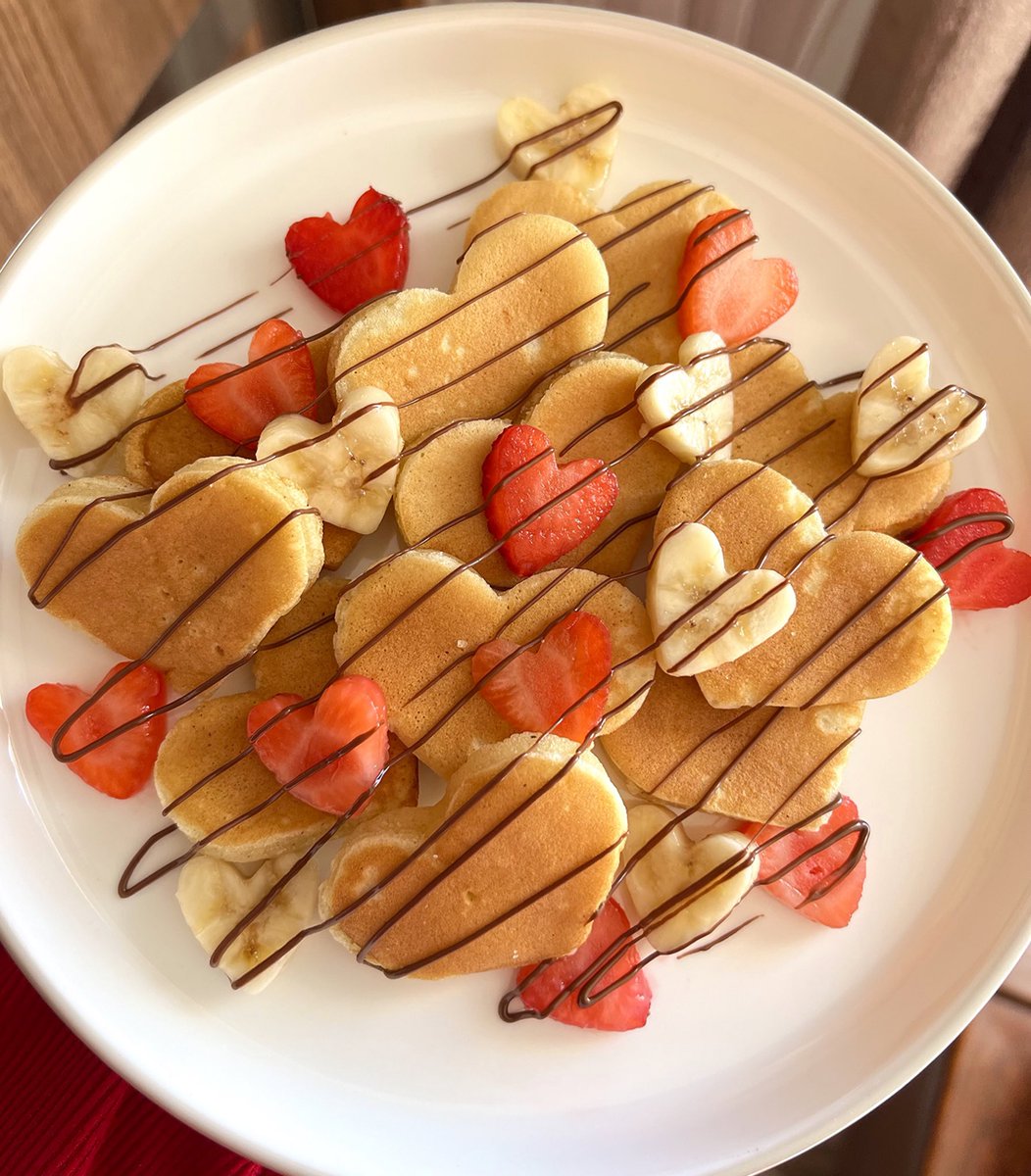 rznaras's tweet image. My niece said I’m the coolest because I made her heart shaped pancakes 🥹❤️
