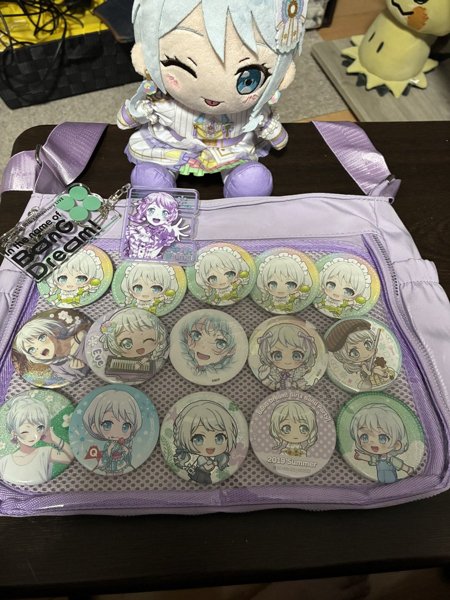 痛バ完成！！！！！ 本当は一面同じ缶バッチで揃えたかったけど中々