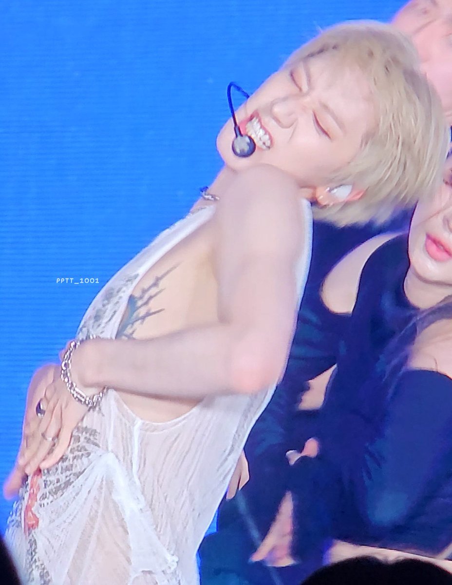 PPTT_1001's tweet image. TENLEE 🐈‍⬛❤️‍🔥
น้องเตนล์คือทั้งไลน์เต้น ทั้งการแสดงสีหน้าดีมากกก 10 10 10

#TENxRajamangala #SMTOWNLIVE2025_26_BANGKOK