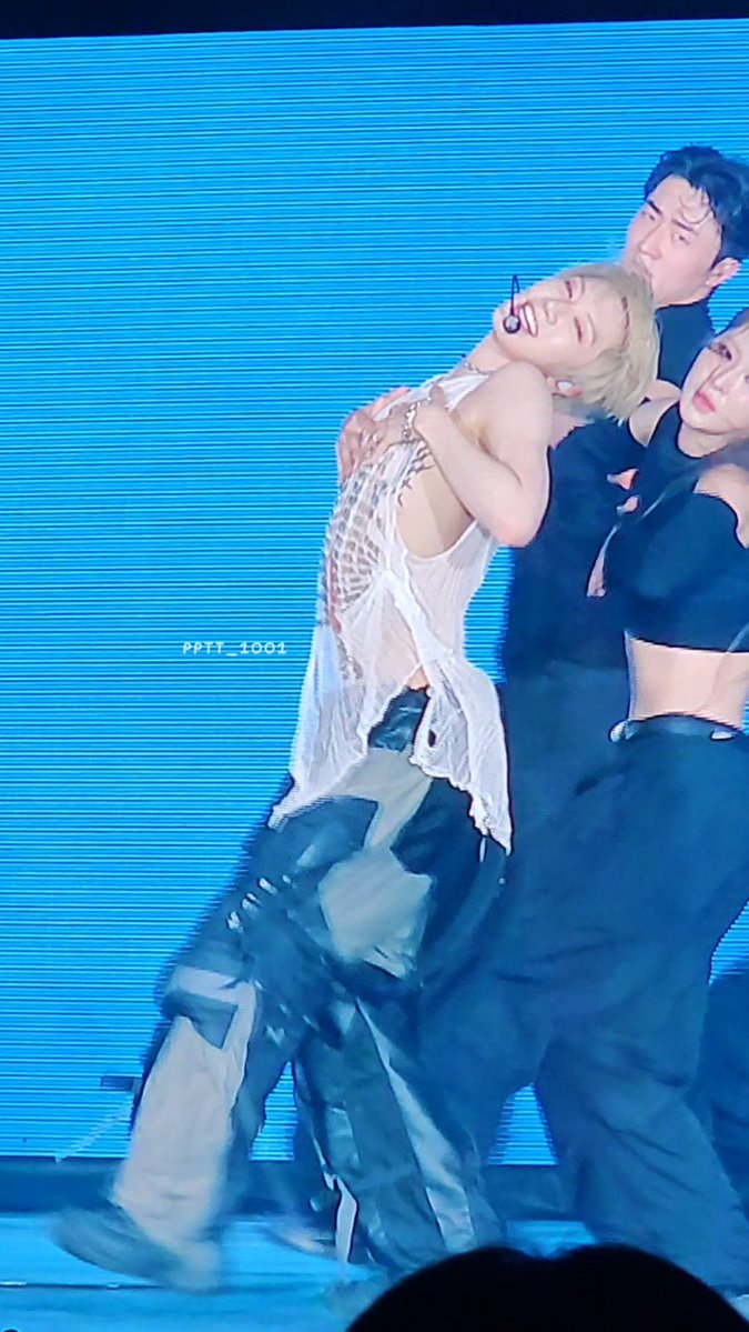 แล้วชุดค่อ Wear วนไปมาก ชุดใส่ขึ้นสเตจปีที่แล้ว555555555💜

(แต่เหมาะกับอากาศประเทศไทยละ)🤣

#TENxRajamangala
#SMTOWNLIVE2025_26_BANGKOK