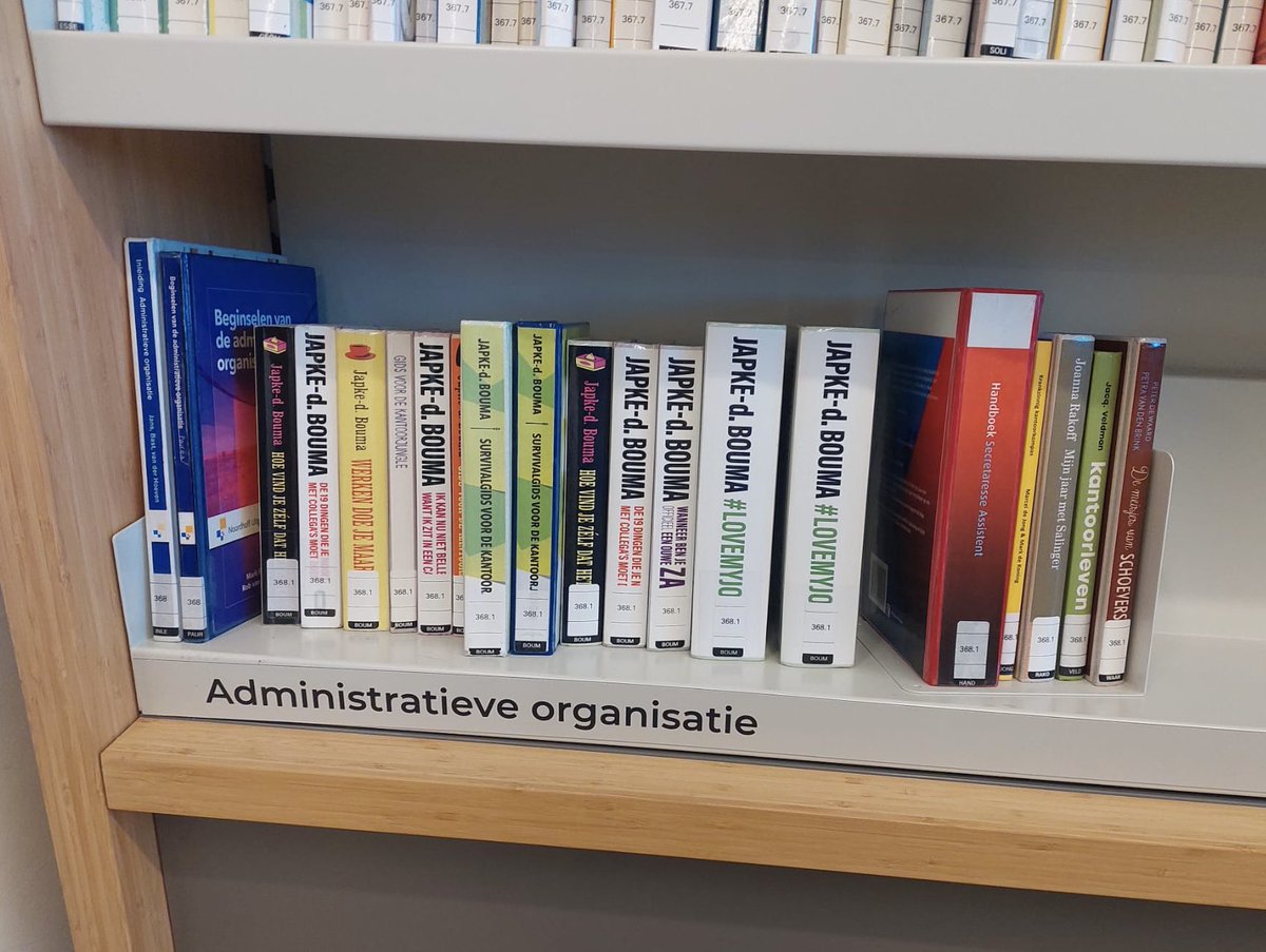 Japked's tweet image. Hallo bibliotheek Utrecht 💀 Administratieve organisatie in je broekje #lifegoals #lovemyjob #kmn