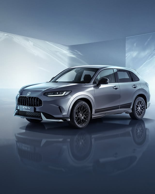 NMC_Bahrain's tweet photo. استعدوا لمستوى جديد من الأناقة والأداء مع ZR-V Apex Edition الجديدة!

تصميم رياضي، تقنيات متطورة، وتجربة قيادة لا تُنسى.

Get ready for next-level style and performance with the new ZR-V Apex Edition!

Sporty design, advanced tech, and an unforgettable drive https://t.co/KAESwJpH60