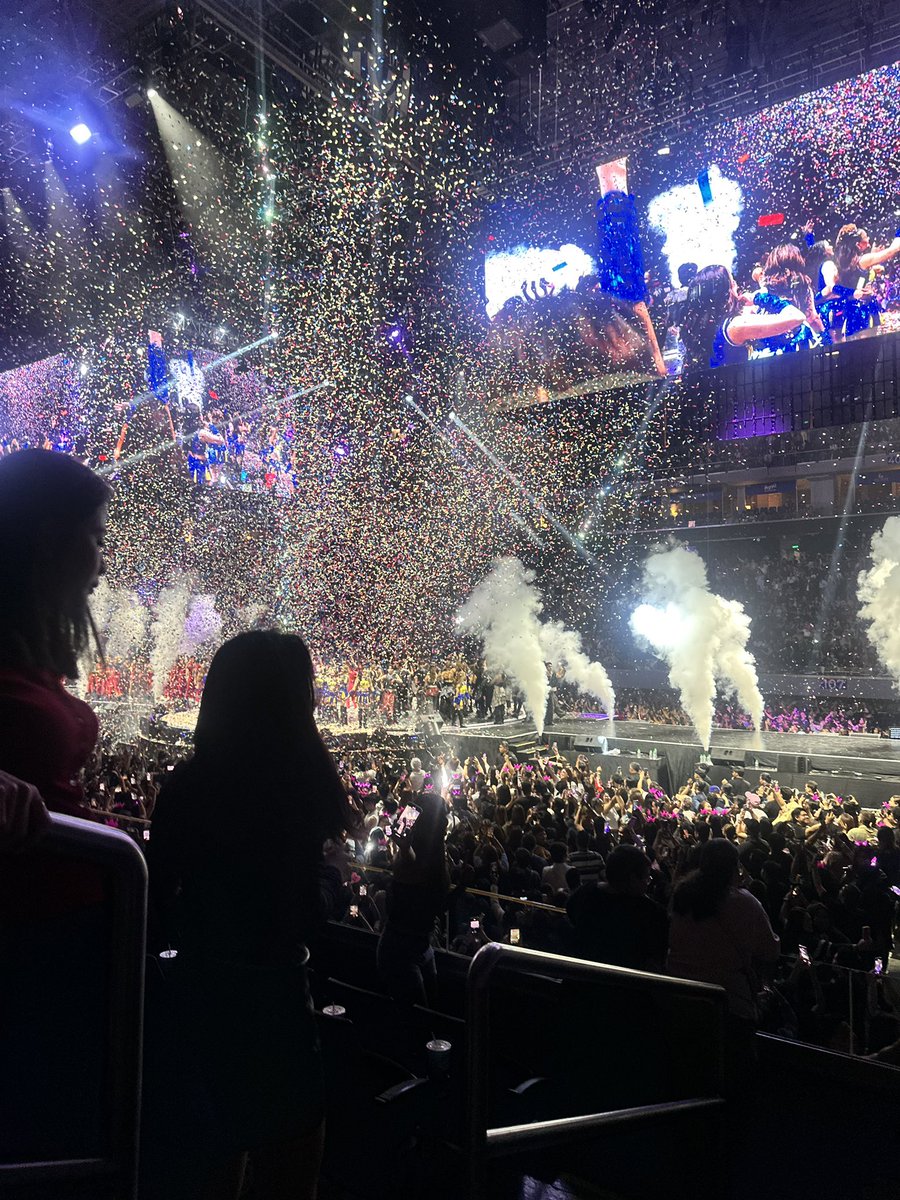 roldandiscipulo's tweet photo. First concert experience! 🤭💣 #rawnd5sexbombconcert https://t.co/5OMlAuRski