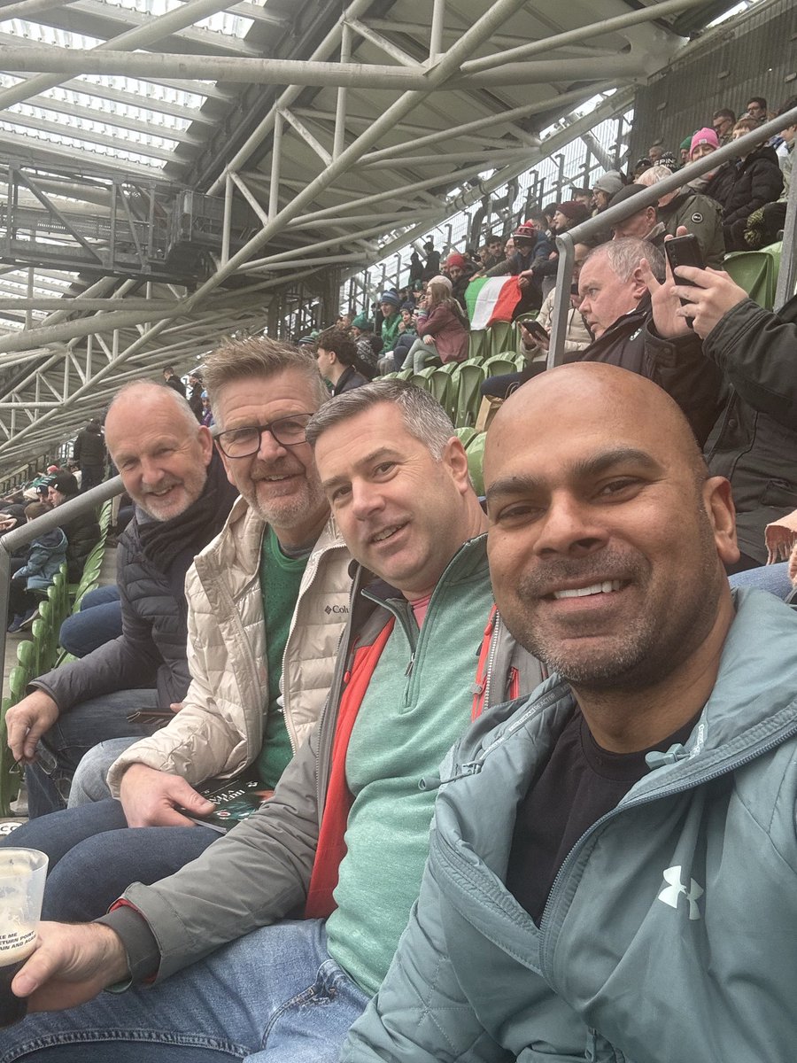 #shouldertoshoulder