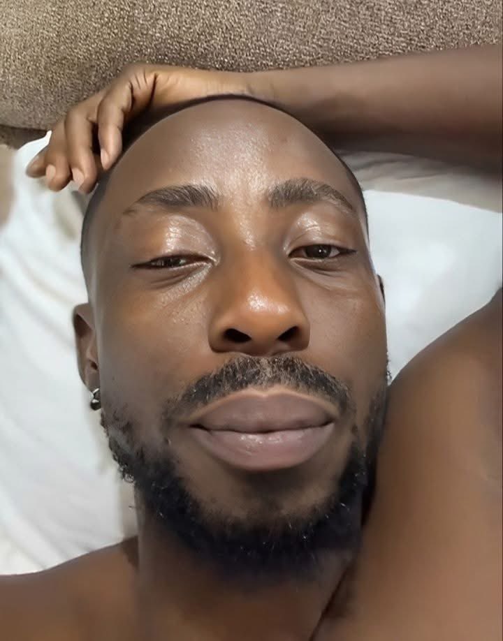 erigganewmoney's tweet photo. U wey never fit reach ur babe since no panic, na her phone off light no dey... she go call u later.. 

Pour the world spitt 😤🌬️🌎 https://t.co/cCptwkq3H6