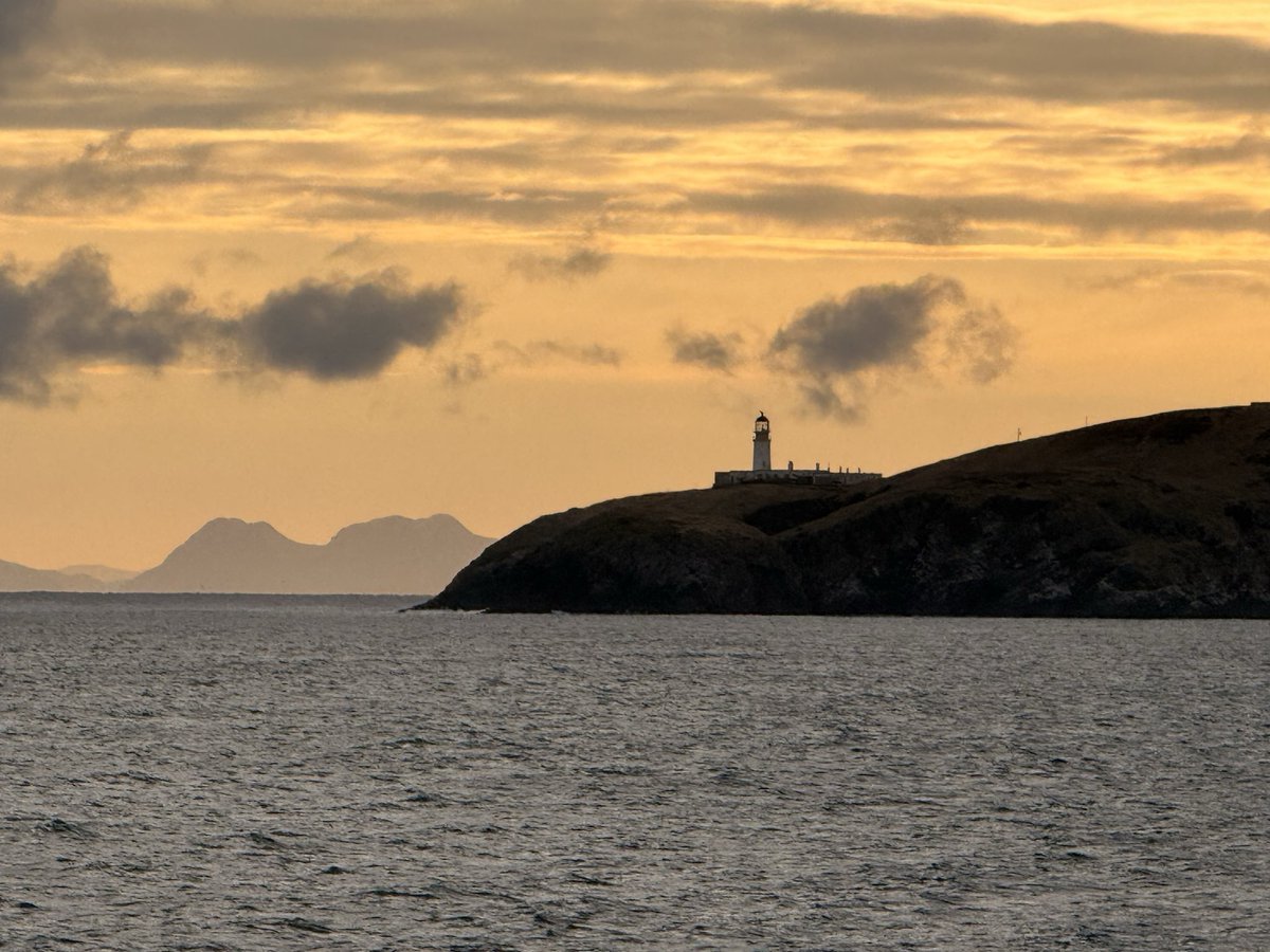 hmssevern's tweet photo. Yesterday’s Fixing Point was @ArdnamurchanLH, marking the most westerly point of mainland UK! Well done those sharp eyed followers who guessed correct!
Let’s see how you do with today’s Fixing Point, from a cold early morning pilotage… 🧐 https://t.co/4HbOd7Qpge