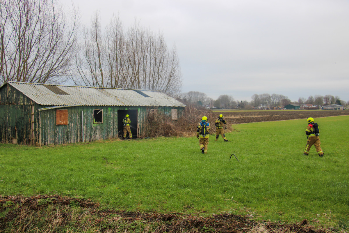 Opnieuw brand in schuur langs Merwedekanaal bij Arkel: facebook.com/hulpdienstengo…