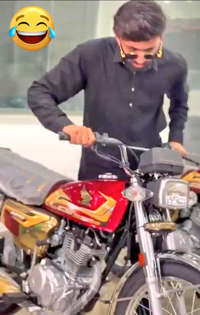 भारत में Hero Honda की बाइक 1991 में ही लॉन्च हो गई थी जिसमें 100 CC का इंजन था।

पाकिस्तान में Honda की बाइक लाँच हुई है वो भी  70🤣CC  इंजन के साथ, पाकिस्तानी इसे क्रांति मान रहे हैं।आटा चोर 🤣के युवा अब इस बाइक के साथ खूब रील बना रहे हैं  ,, इतनी cc की तो भारत में साइकिल है 🤣