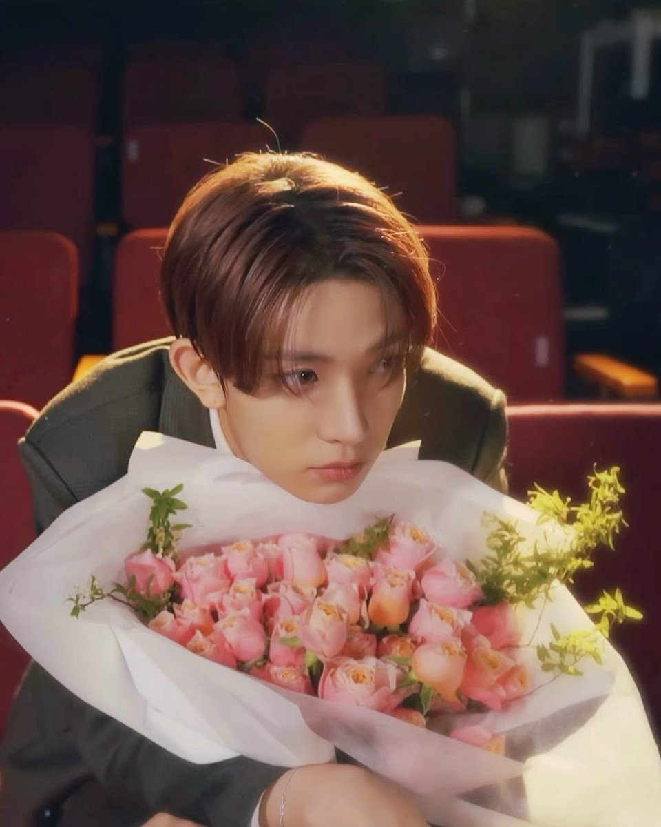 riceshimura's tweet image. happy valentines 😂😂🙏 #mydate #losers #valentines