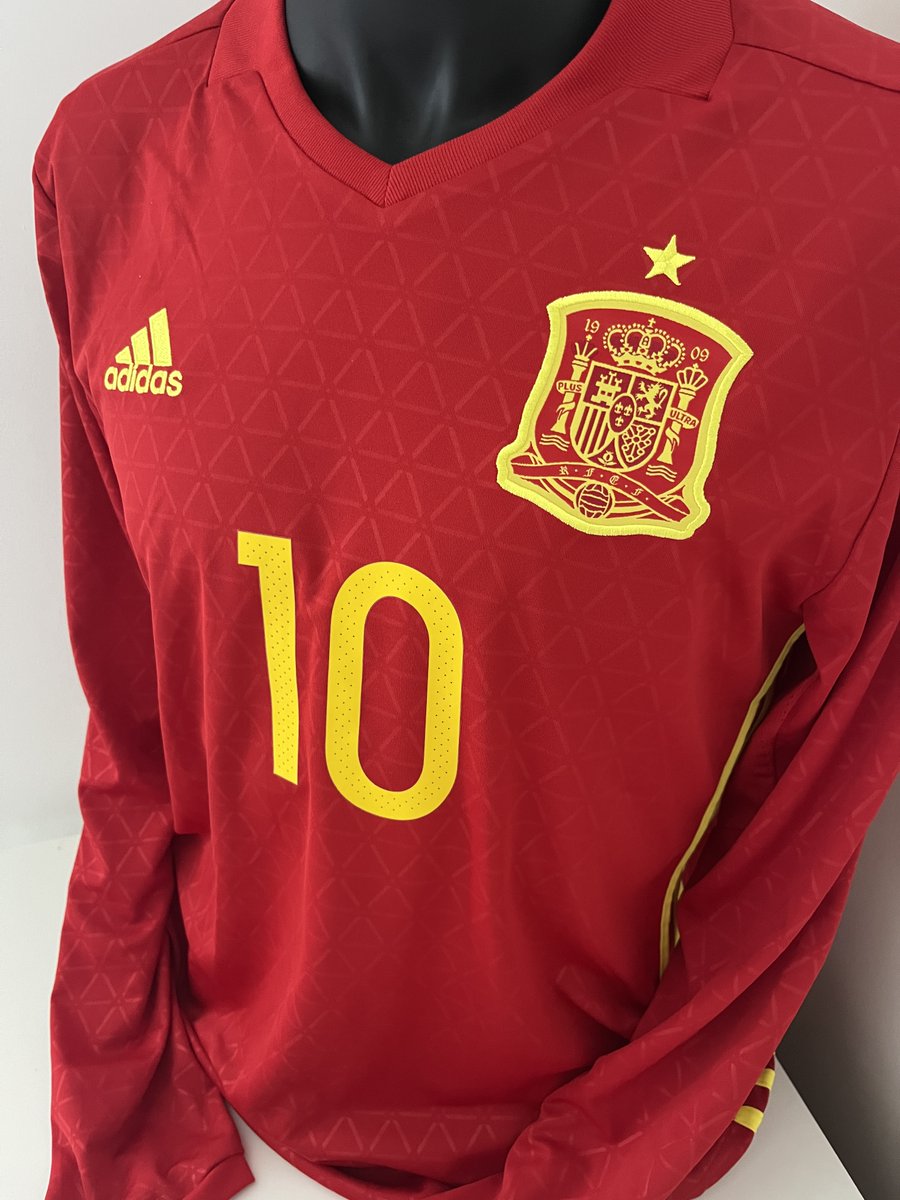 There's plenty of shirts to pick from in our online store, with a few of the classics we've released in the last month. We have something fro everyone, from £15!! Come and have a look now....

5starfootballshirts.co.uk