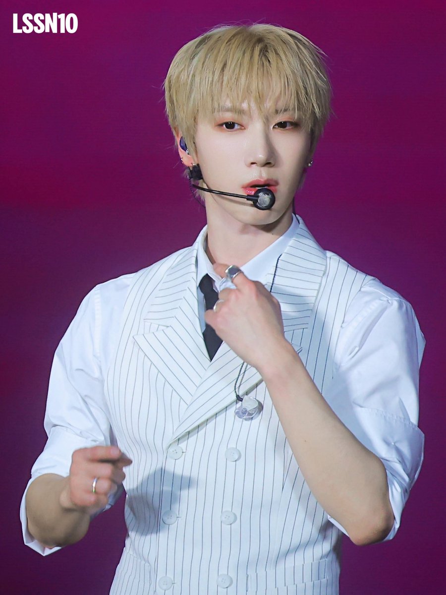 260214 SMTOWN BANGKOK

💜 Prince of Thailand, and of everyone’s dreams 

#TENLEE #tenlee_1001 
#TEN #텐 #เตนล์ #李永钦
#TENxRajamangala 
#SMTOWNLIVE2025_26_BANGKOK