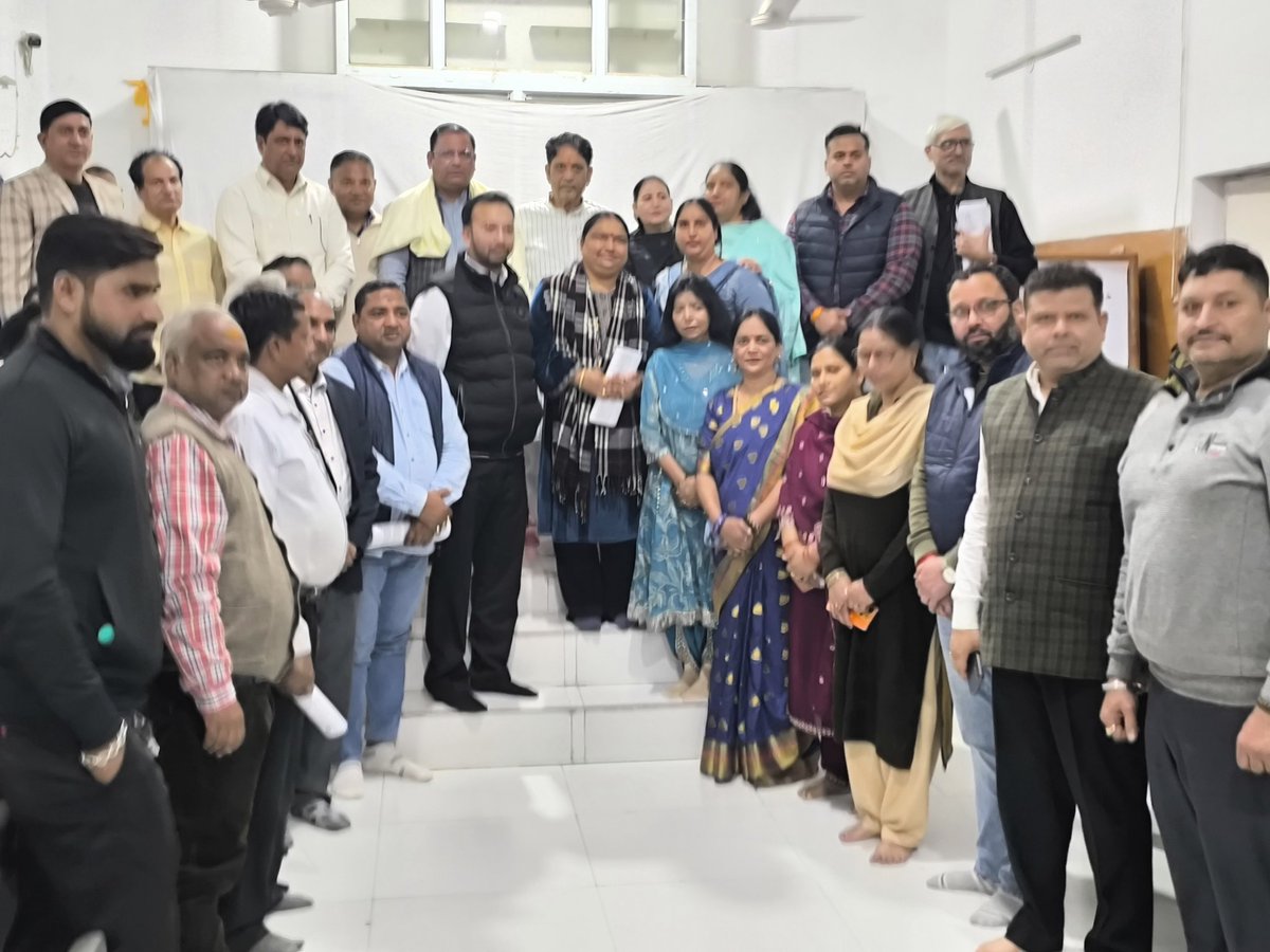 आज महानगर गाज़ियाबाद वसुंधरा मंडल अध्यक्ष  <a href="/iVinitTyagi/">Vinit Tyagi</a> जी के नेतृत्व में बैठक का आयोजन <a href="/Ward_77Vaishali/">Ward-77 Vaishali Ghaziabad Nagar Nigam</a> में किया गया बैठक में मुख्य अतिथि साहिबाबाद के मा. विधायक एवं कैबिनेट मंत्री <a href="/sunilsharmamla/">Sunil Kumar Sharma</a> जी का मार्गदर्शन प्राप्त हुआ।

<a href="/idharampalsingh/">Dharampal Singh</a>

<a href="/PolicyResearchm/">BJP Policy & Research Mahila Morcha UP</a> <a href="/ShodhBJPMMUP/">BJP Shodh Vibhag Mahila Morcha UP</a>