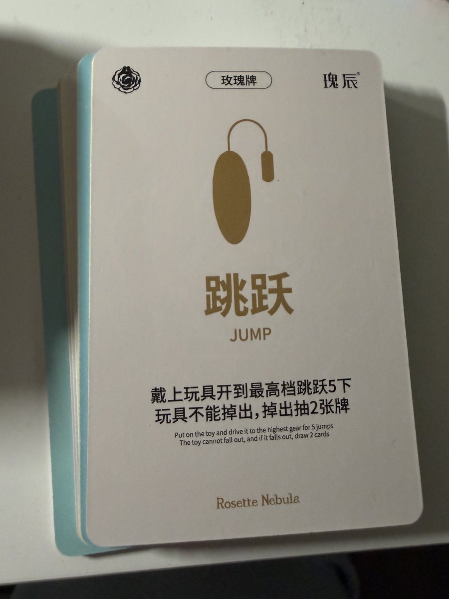 R08111117's tweet photo. 今天抽到的牌
没有跳蛋
���的是小怪兽2.0的鲸鱼博士
开玩笑，怎么可能掉下来！
吸得贼紧，拔都拔不出来
#小玩具 #le https://t.co/gKriCzqqGc