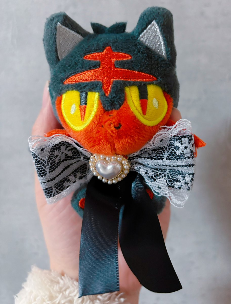 ブックオフのぬいぐるみコーナーにいたニャビーがあまりにもかわいくて