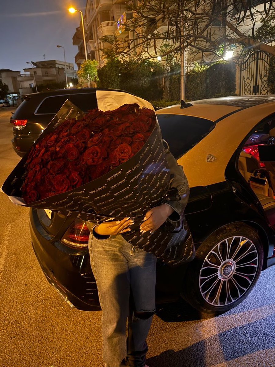 monoloona's tweet image. me the last time i had a valentine vs me today watching ppl get roses from bts it’s fine