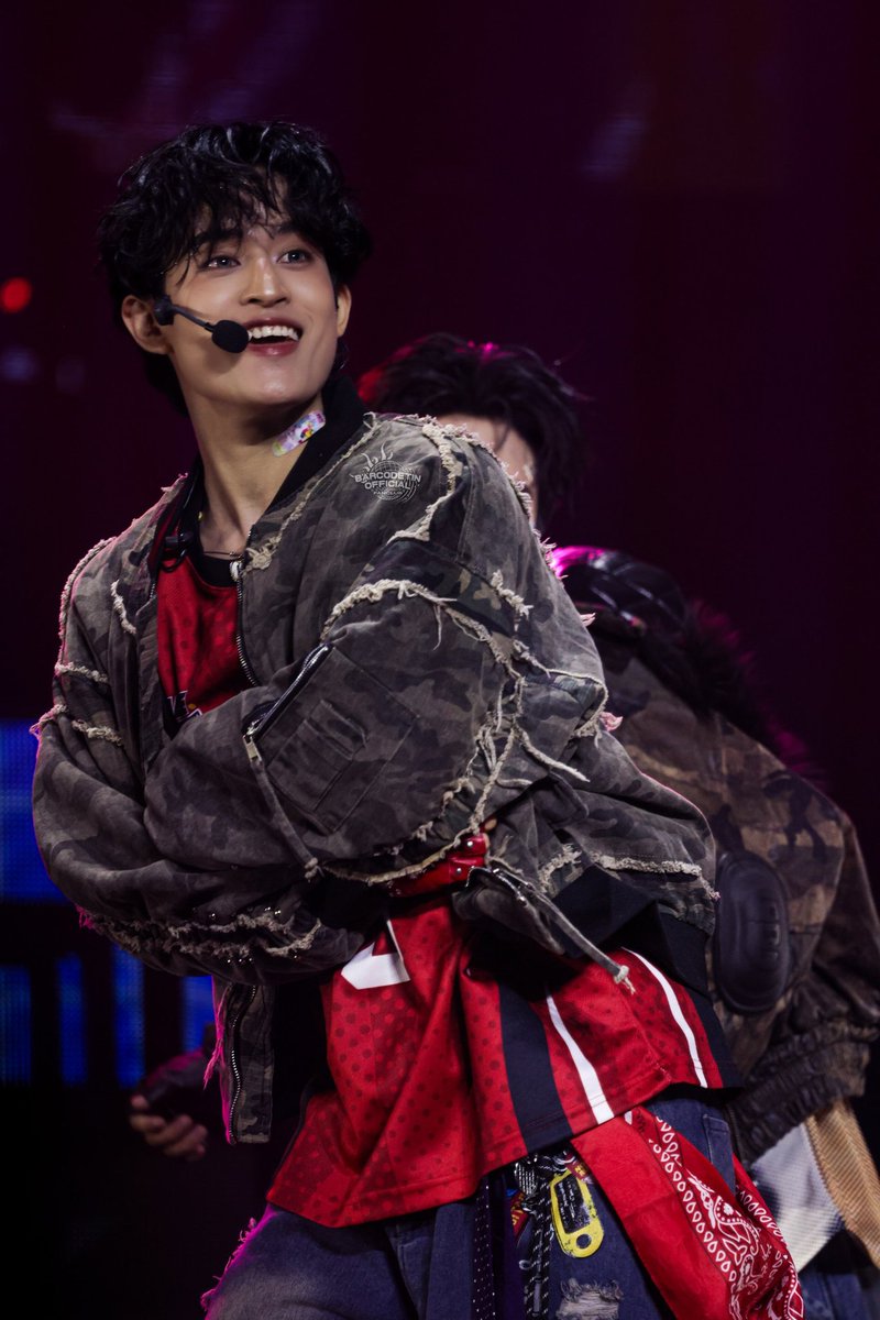 260214 ✦︎𝐁arcode 𝐓innasit✦︎   

น่ารักมากกก🤏

CLOVER RISE TO THE TOP
#RISERCONCERTD2 #CLO_VER
#barcodetin <a href="/BarcodeTin/">Tinnasit</a>