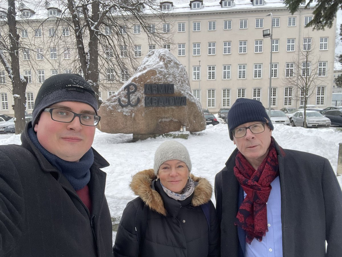 Przed odśnieżaniem i po. W czynie obywatelskim udrożniliśmy dostęp do pomnika AK.

<a href="/RepublikaTV/">Telewizja Republika 🇵🇱 #włączprawdę</a> <a href="/wPolscepl/">wPolsce24 🇵🇱 #TuJestPolska</a> <a href="/MaciejNaskret/">Maciej Naskręt - wbijamszpile.pl</a> <a href="/PiS_Gdansk/">PiS Gdańsk</a> <a href="/Suwerenna_POL/">Suwerenna Polska</a>