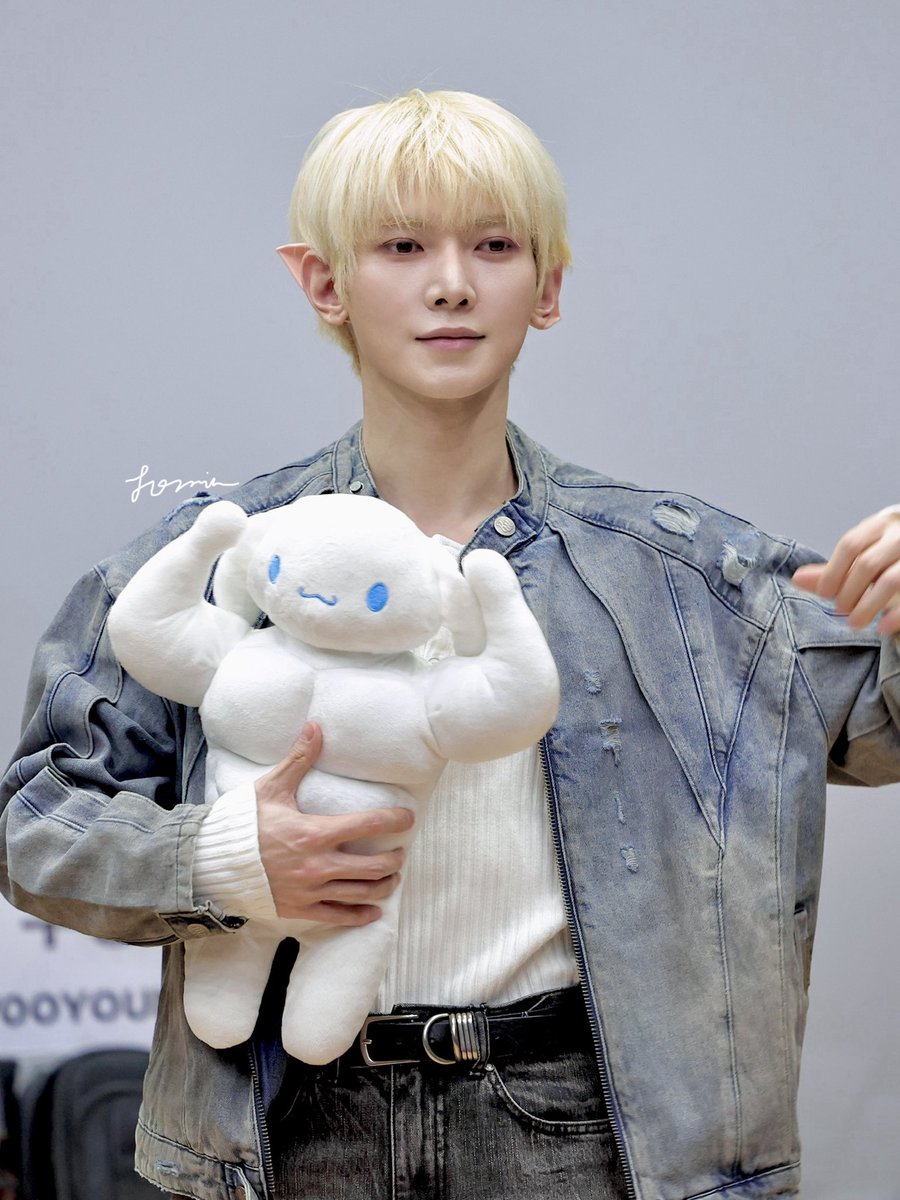 260212 ❷
Cinnamoroll, is that you?

⋆𐙚˚ 𓍼˖🩵ིྀ
.
#에이티즈 
#ATEEZ 
#여상
#YEOSANG