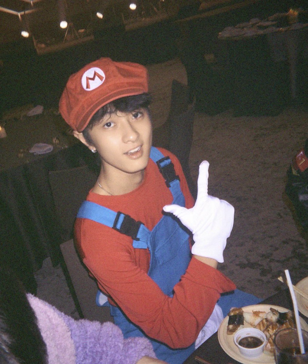 เห็นน้องผ่านหน้าไทม์ไลน์แล้วชอบรูปนี้
หน้าดูง่วง ดูยังไม่ตื่นแต่ตื่นแล้ว ดูเป็นเด็กติดเกม 🍄

#waavetnp