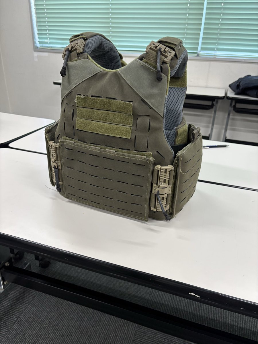 lYWLTaGOMuZXoo3's tweet photo. 空自の新型ボディアーマー取材に百里基地まで行ってきた^_^ https://t.co/sG1zV1CuVH