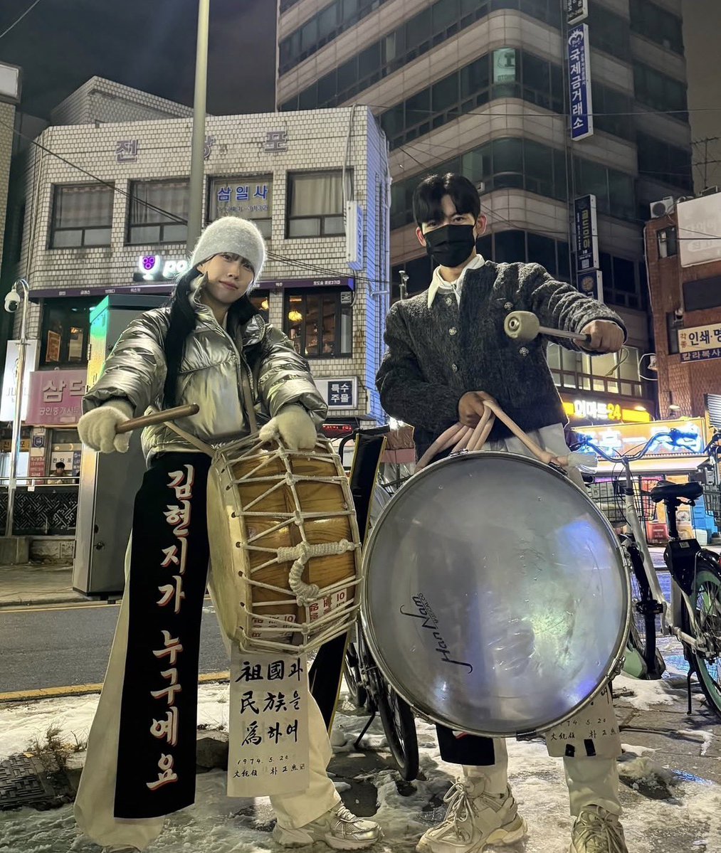 💥20대 여성 미녀 우파💥

예전에는 우파들은 정치색 내기 어려웠죠? 하지만 요즘

2030은 당당합니다. 이건 하이브리드 전쟁중이기 때문.