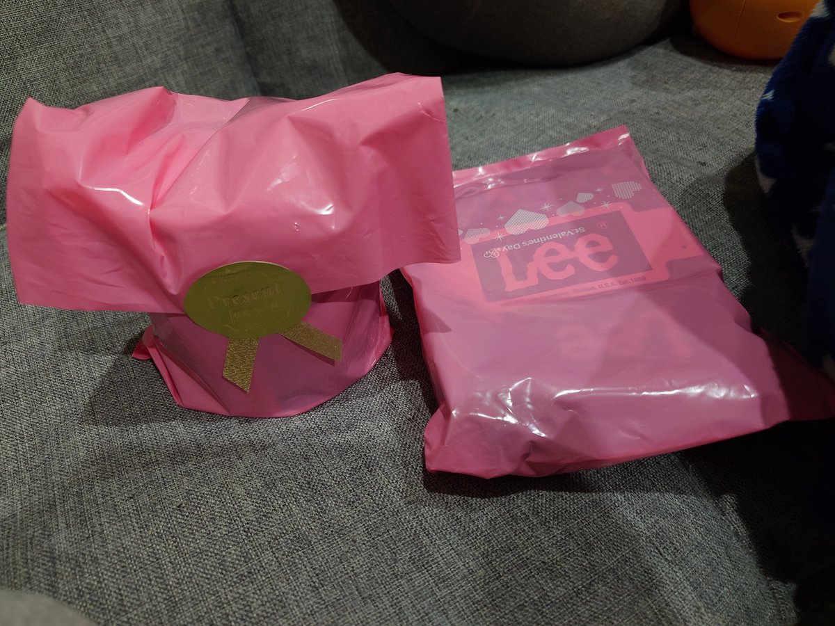 naito7171's tweet photo. 今日はバレンタイン💝
妻の手作りケーキと焼き菓子。
美味かった〜🤤
プレゼントまでありがとう♪ https://t.co/DZ5ctf48iK