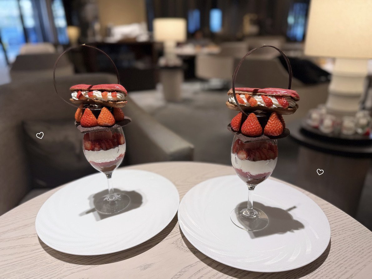 リーガロイヤルホテル京都のパフェ🍓♡影までハートの形でかわいすぎる((៸៸⩊៸៸)𖥔 ࣪