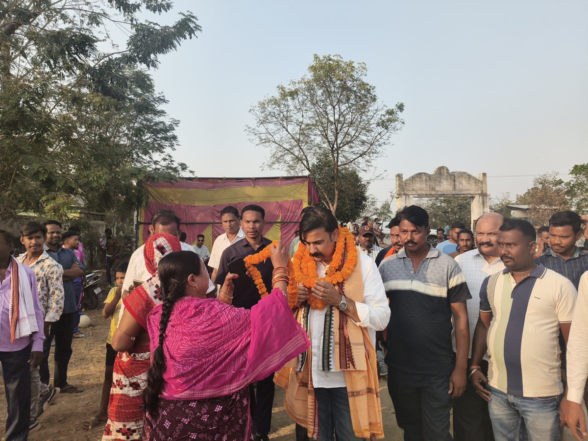 irasisacharya's tweet photo. ମୋର ବିଧାନସଭା ଅନ୍ତର୍ଗତ ଭଟଲି ବ୍ଲକର ଉର୍ଦୁନା ଠାରେ ହେଉଥିବା ୨୦ ତମ ରୟାଲ କପ ଫୂଟବଲ ଟୁର୍ଣ୍ଣାମେଣ୍ଟରେ ଯୋଗଦାନ କରି ଖେଳାଳି ମାନଙ୍କୁ ଉତ୍ସାହିତ କଲି ll
#Football #Lovers
#Urduna
#BhatliBlock
#BhatliConstituency https://t.co/mqG8ludz0A