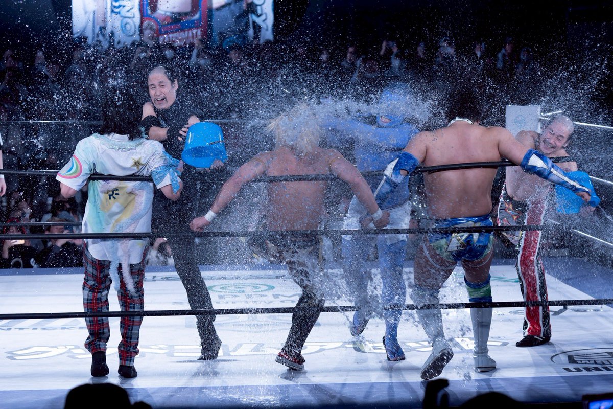 びしょ濡れでチョコまみれになった。こんなバレンタインは初めてだ
