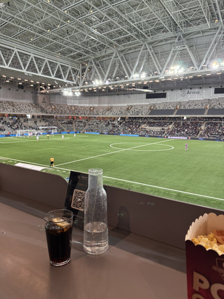 Strauss73's tweet photo. Enda sättet jag vill fira alla hjärtans dag på. Med @DIF_Fotboll https://t.co/tfE8YrfzDe